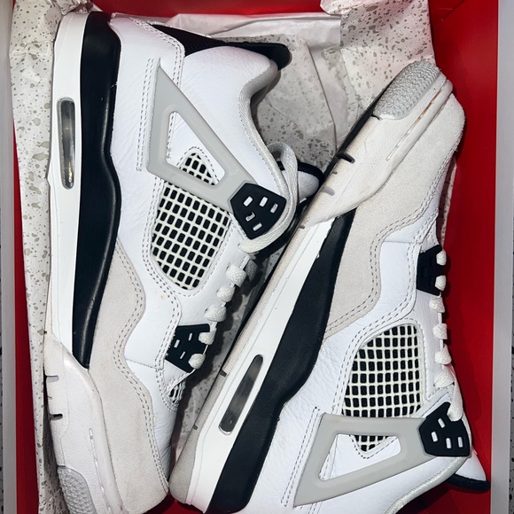Jordan 4 - Picture 2 of 10